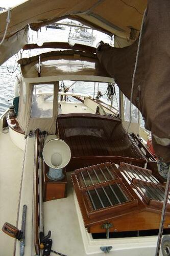 7.. Looking aft at dodger.jpg