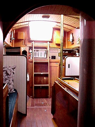 Odyssey_main_cabin_looking_aft