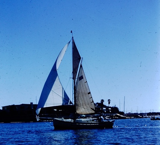 full_sails_Renegade_passing_by_Bay_Island